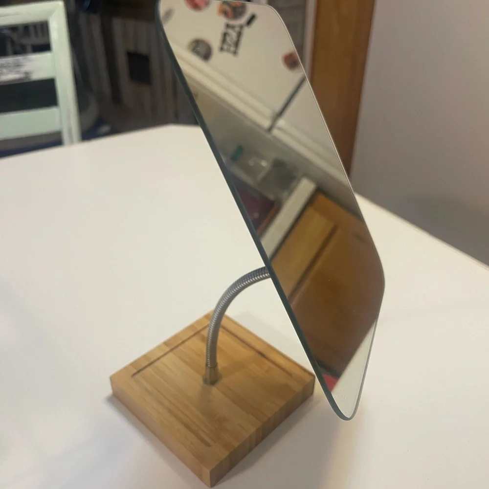 Vanity mirror